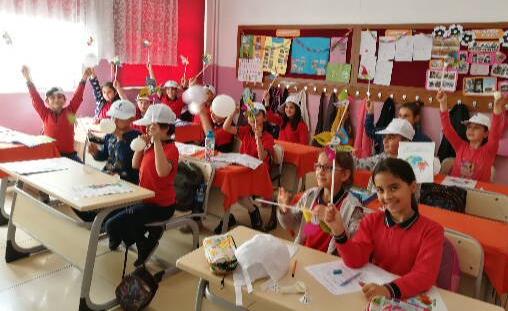 Bülent Ecevit Üniversitesi Çevre Mühendisliği Bölümü Öğrencileri Köy Okullarında Geri Dönüşüm Eğitimleri Verdi
