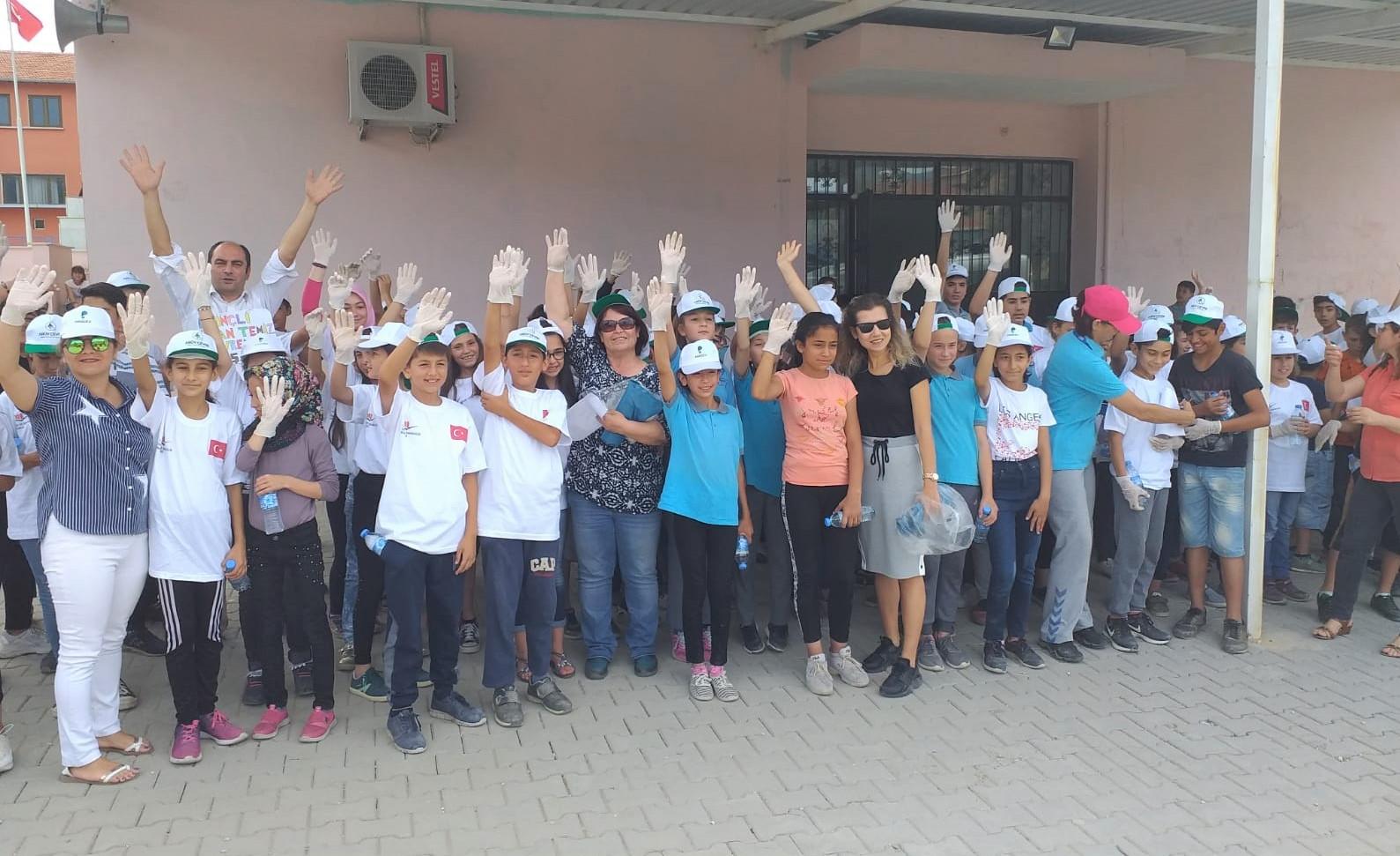 Milas Selimiye Orta Okulu Öğrencileri Çevre Haftası Kapsamında Atık Toplama Etkinliği Düzenledi